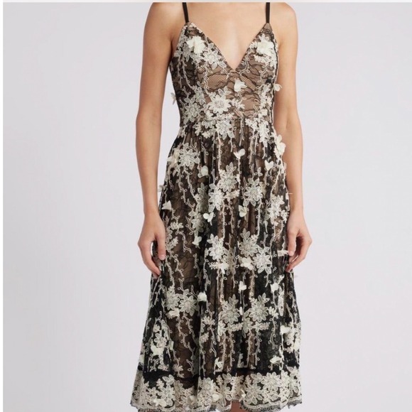Dress the Population Dresses & Skirts - Dress the Population Tahani V-Neck Embroidered Mesh Cocktail Dress Blk/Wht Sz S